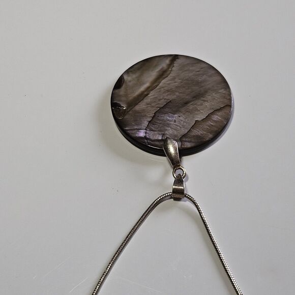Sterling Silver Mother Of Pearl Pendant On 32" Chain - Picture 12 of 14